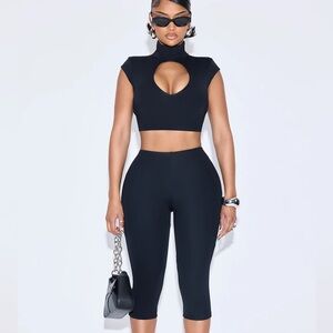 Black Women's Crop Top and Capri Pants Set Small